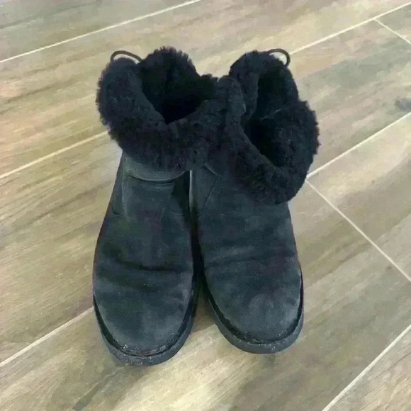 UGG Naiyah Lace Up Back Boots - Picture 4 of 7